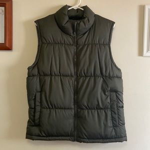 Old Navy Men's Green Puffer Vest (S) - New (no tags)